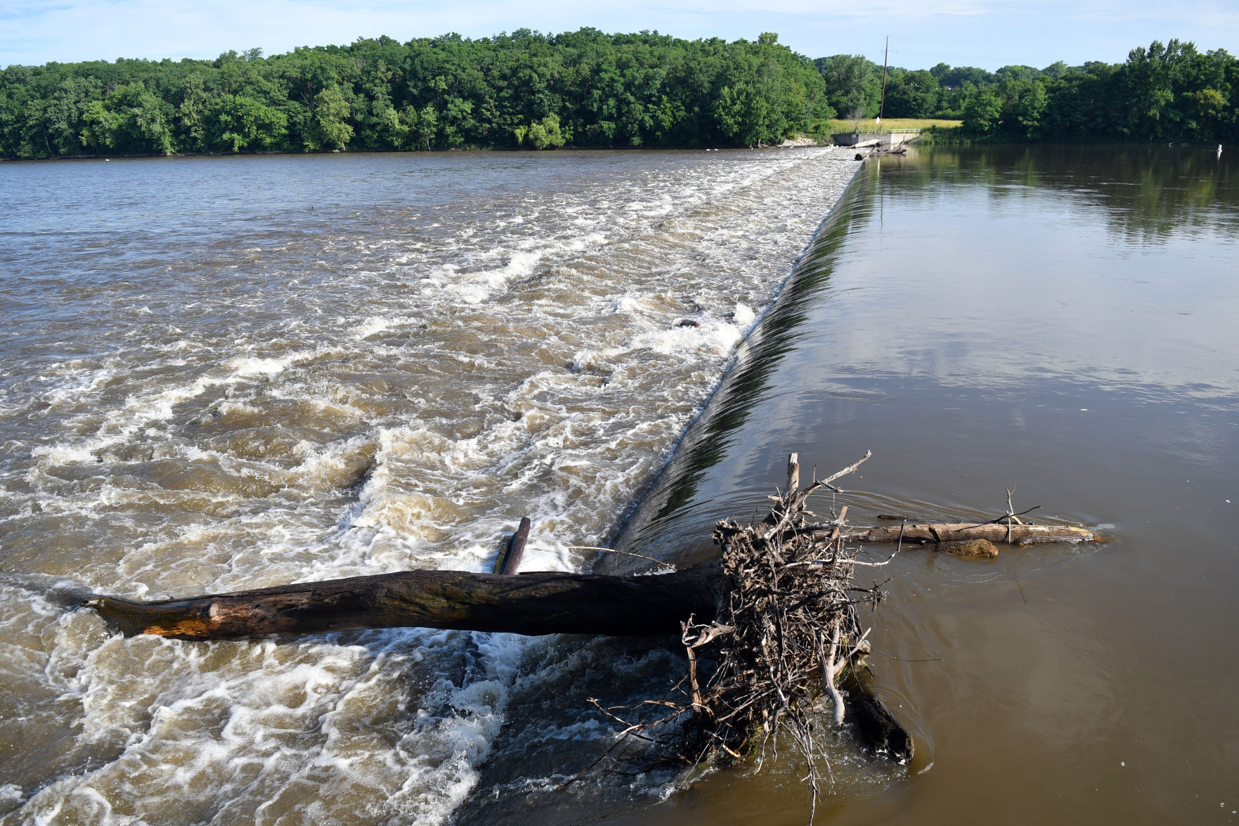 Search for missing girl on Rock River